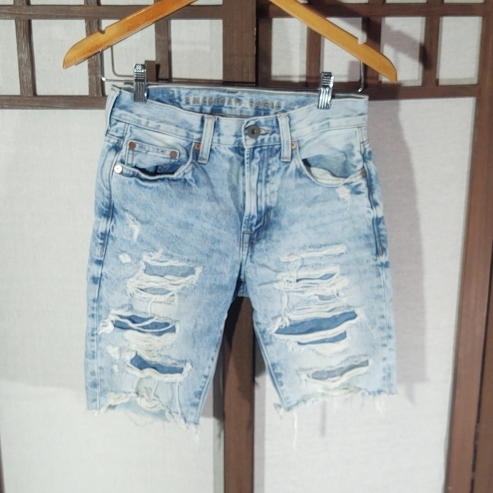 American Eagle Bermuda Length Distressed / Destroyed Denim Shorts Sz 26